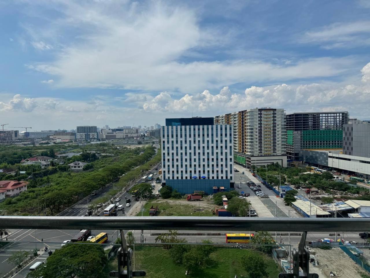 L Condotel Paranaque City Exterior photo