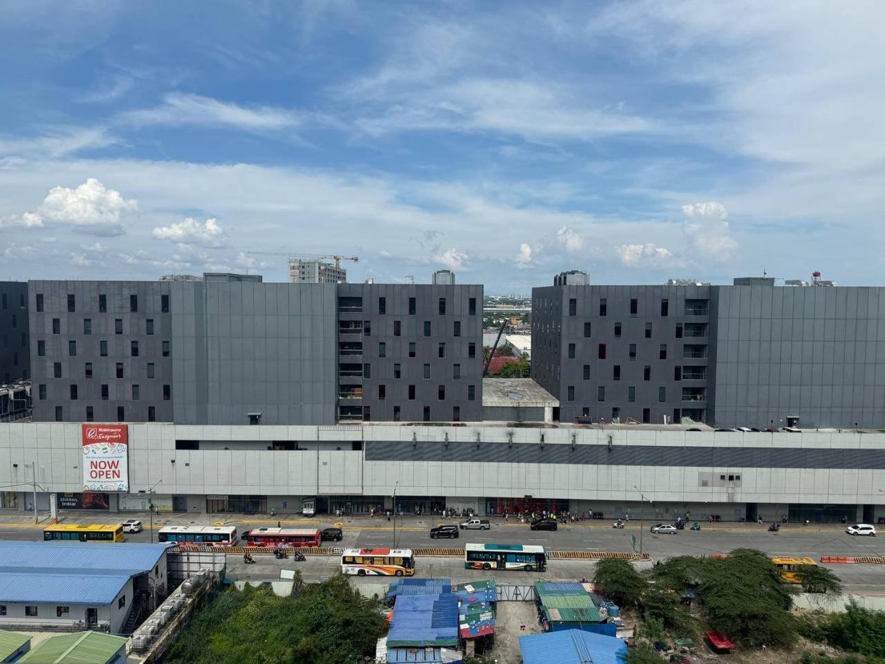 L Condotel Paranaque City Exterior photo