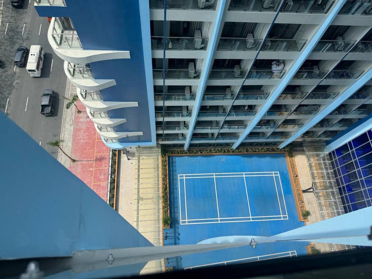 L Condotel Paranaque City Exterior photo