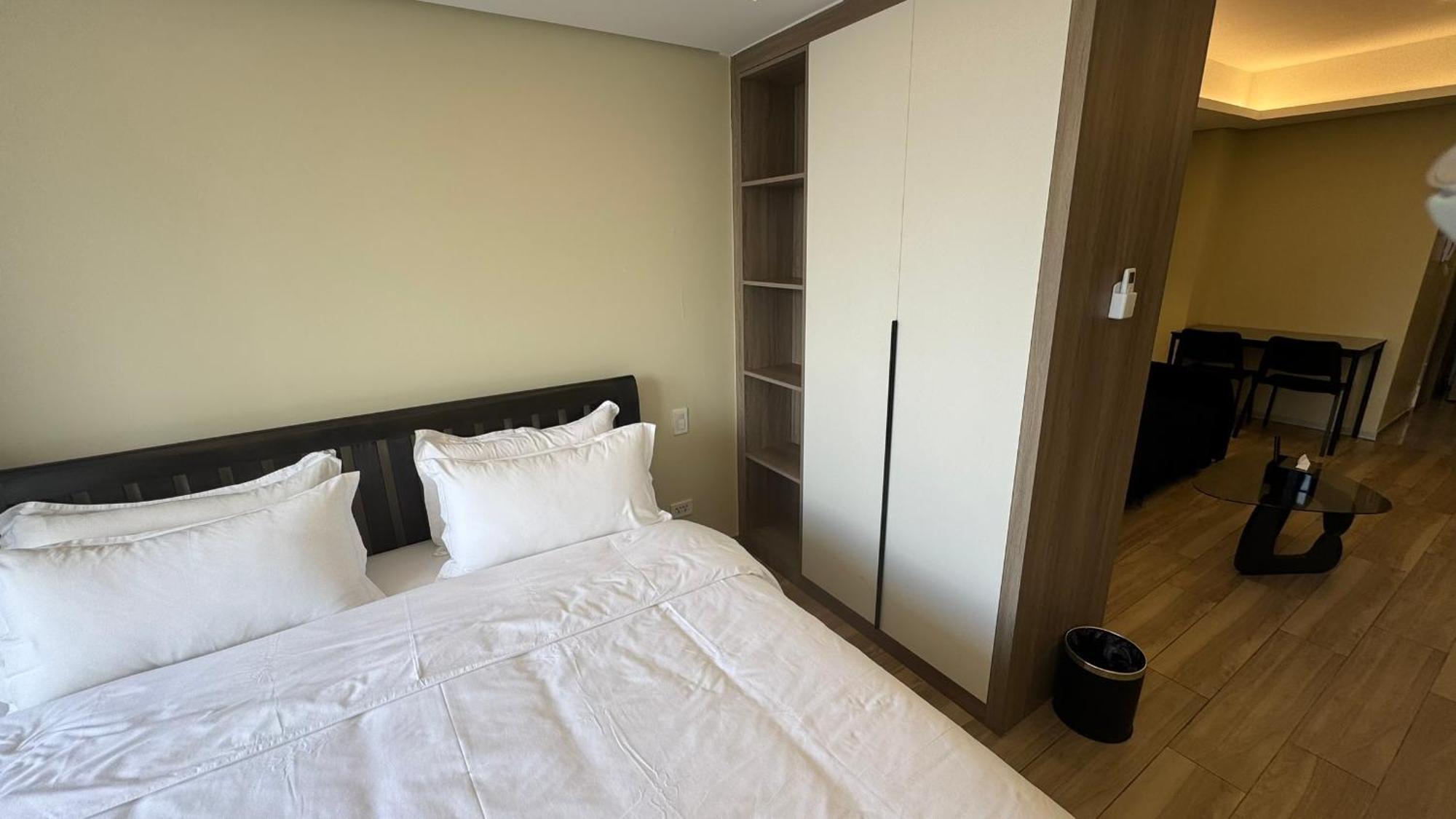 L Condotel Paranaque City Exterior photo
