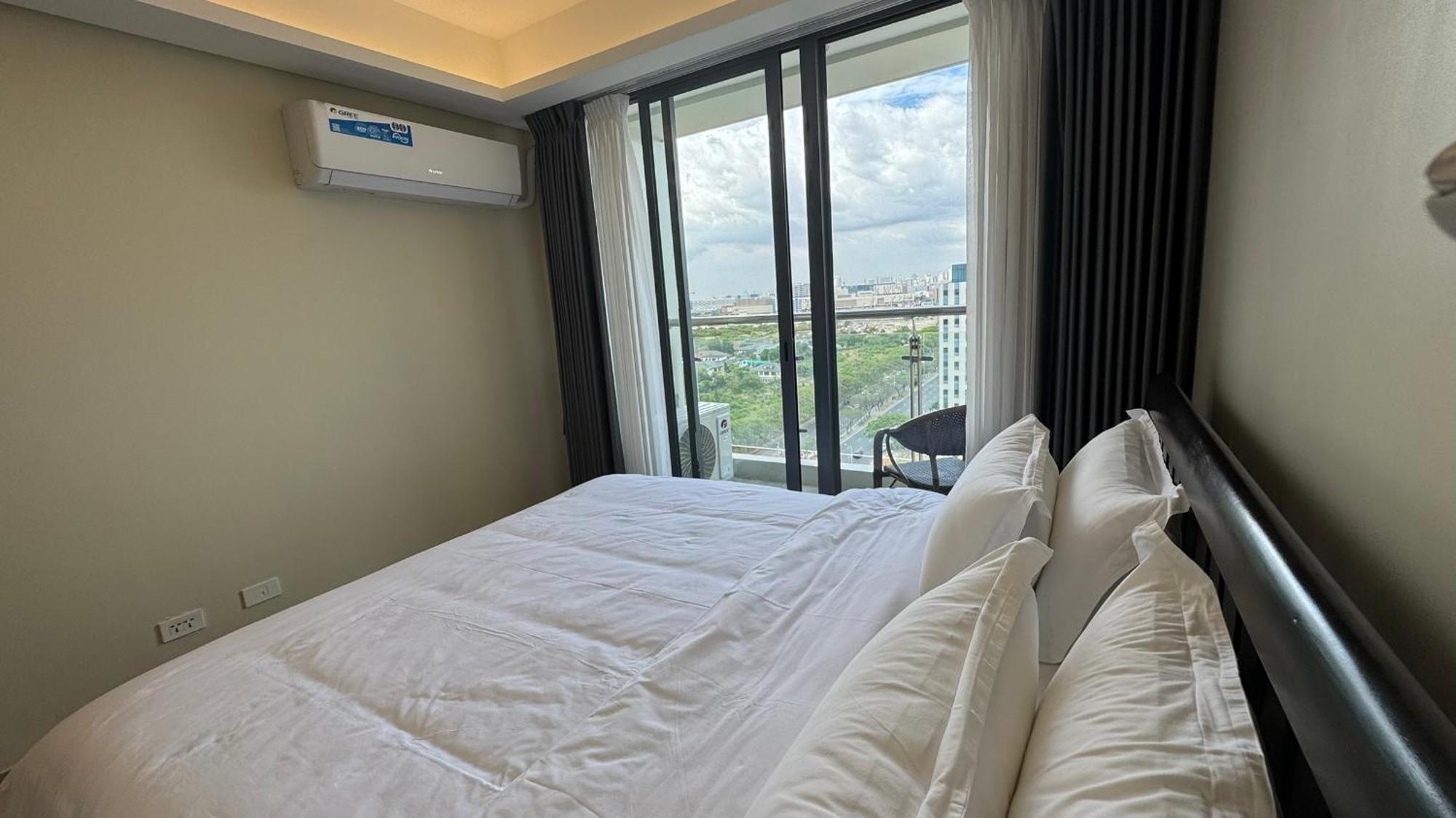 L Condotel Paranaque City Exterior photo