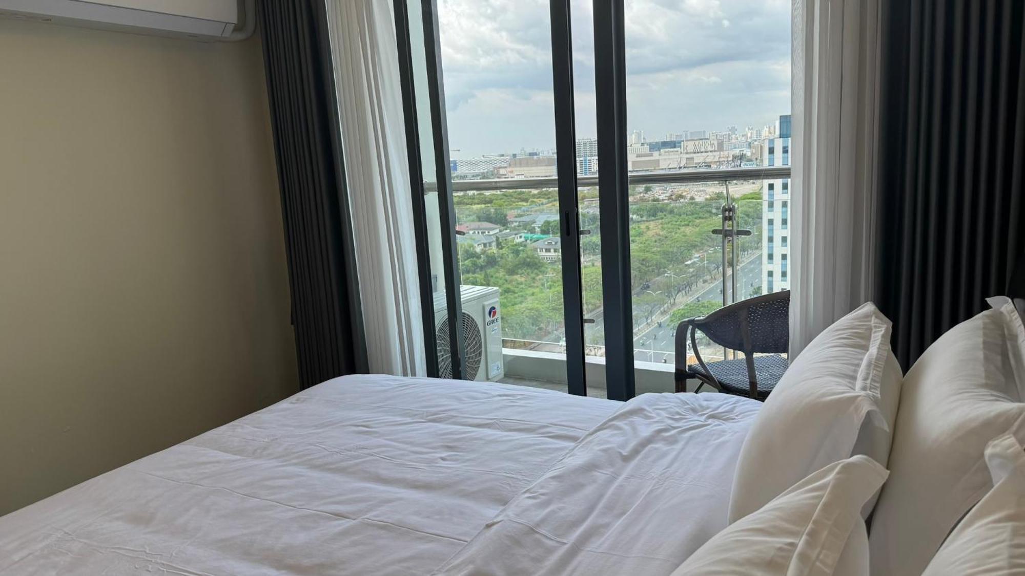 L Condotel Paranaque City Exterior photo