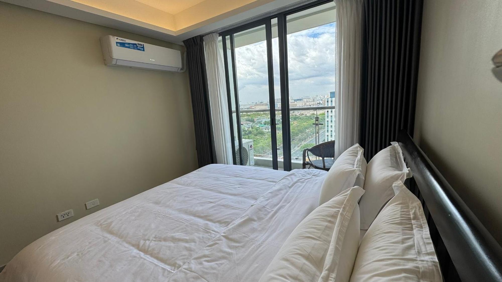 L Condotel Paranaque City Exterior photo