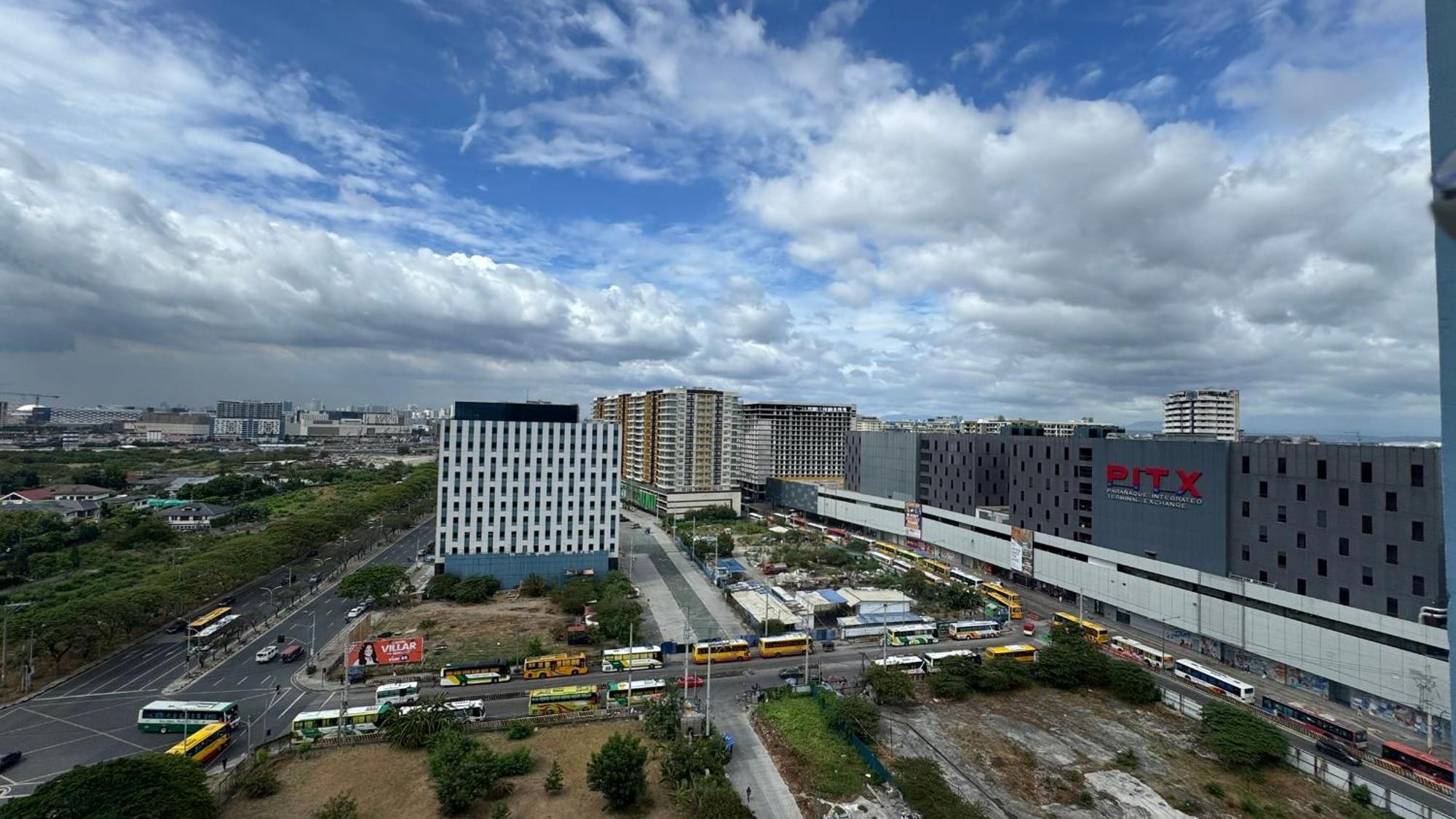 L Condotel Paranaque City Exterior photo